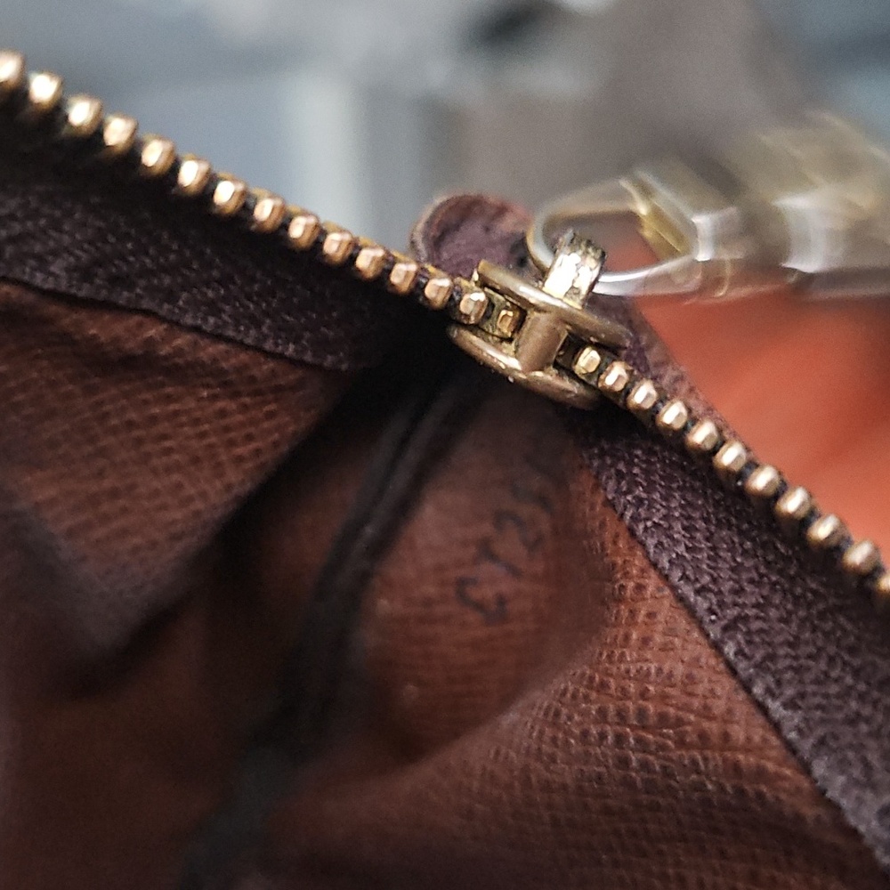 Louis Vuitton Brown Monogram Key Cles - Picture 12 of 13
